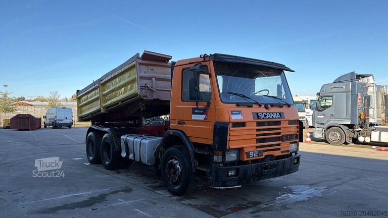 3-zijdenkipper Scania 92 M (MANUAL PUMP / 6X4 / STEEL SUSP. / LAMES /...