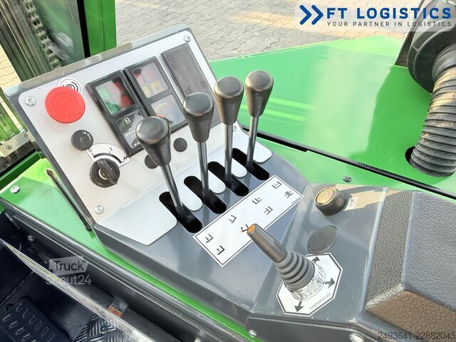 Empilhadeira multidirecional Combilift CB3000 DIESEL TRIPLEX 4900 POSITIONER