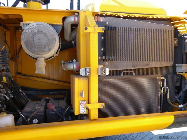 Lánctalpas kotrógép JCB JS220 LC mit Oilquick OQ70/55