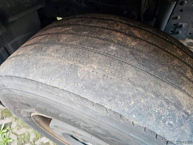 Standardowy ciągnik siodłowy IVECO 460 Hi Way, Retarder, Standklima