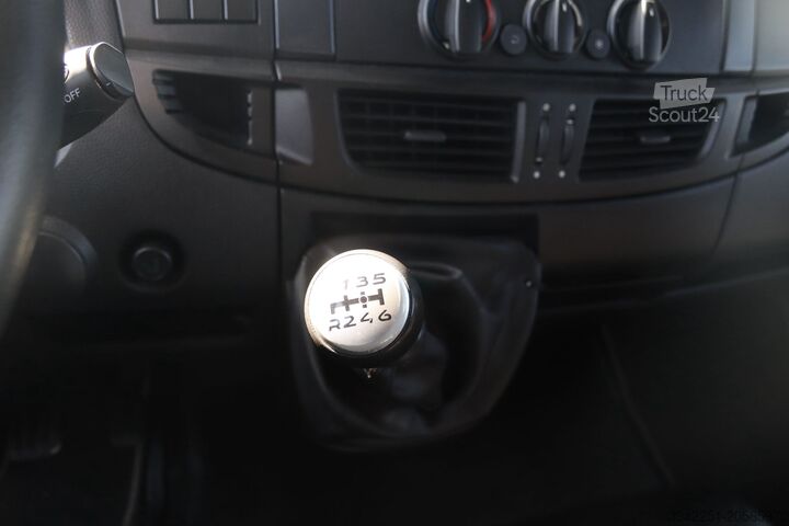 Vrachtwagen met bakwagen Iveco eurocargo 120-190