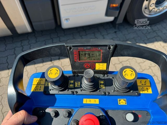 LKW mit Pritsche (offen) VOLVO FH500 6x4mit Fassi F545 2.27 JIB Winde sofort