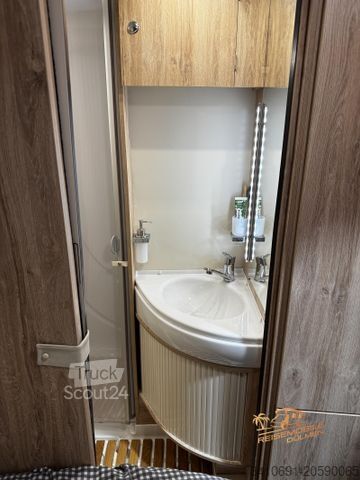 Half-integraal camper EURAMOBIL Profila RS 675 SB Dachklimaanlage Lithium