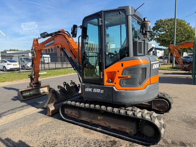 DOOSAN DX 50 Z-7 5.4T - *FULL HYDR - *CENTRAL GREASING* - *HYDR QUICKHITCH - 3 BUCKETS / LÖFFELN - * DOOSAN DX 50 Z-7 5.4T - *FULL HYDR - *CENTRAL GREASING...