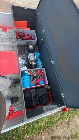 Polpriklopnik z nizko nakladalno ploščadjo KÄSSBOHRER KSLA RJ Mega Jumbo Tieflader tele Wie Neu