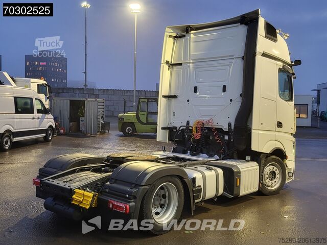 Volumetrekker Mercedes Actros 1845 4X2 GigaSpace Mega Retarder 2xTanks...