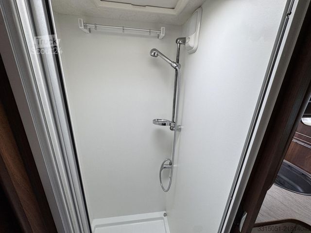 Integrerad husbil FLEURETTE Pilote Wincester Florium Solar+TV+Queensbett+AHK