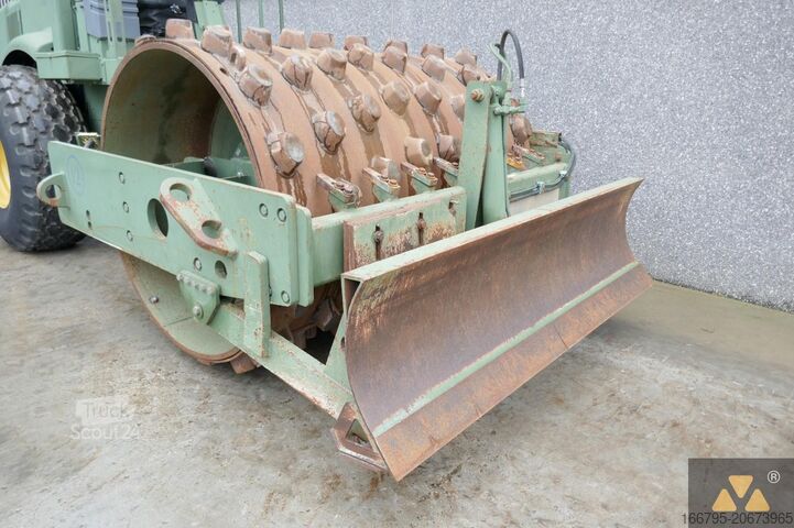 Yhden rummun rulla Caterpillar CS563D Ex-army