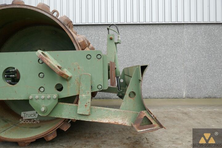 Yhden rummun rulla Caterpillar CS563D Ex-army