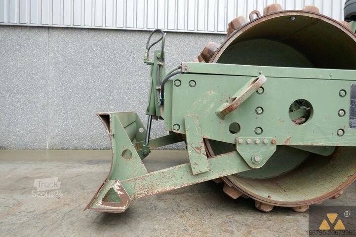 Yhden rummun rulla Caterpillar CS563D Ex-army