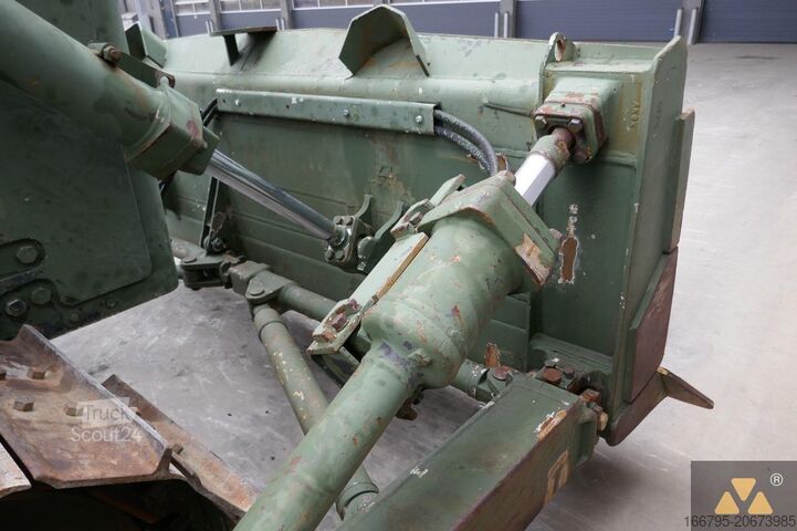 Puskutraktori Caterpillar D7G Ex-army