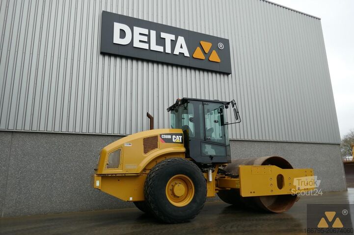 Yhden rummun rulla Caterpillar CS68B
