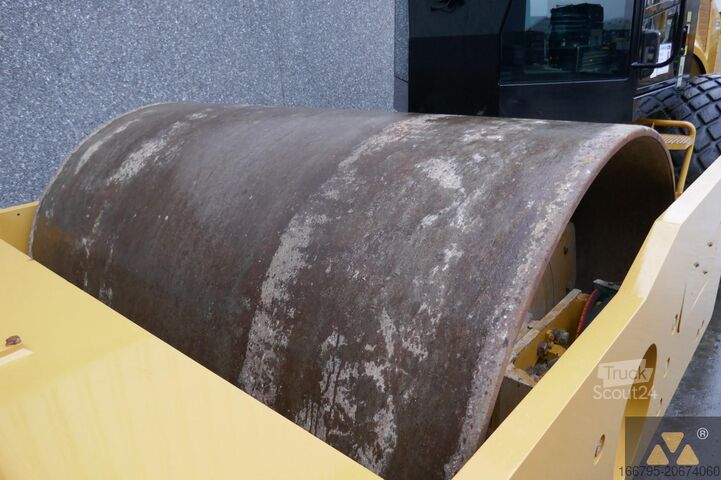 Yhden rummun rulla Caterpillar CS68B