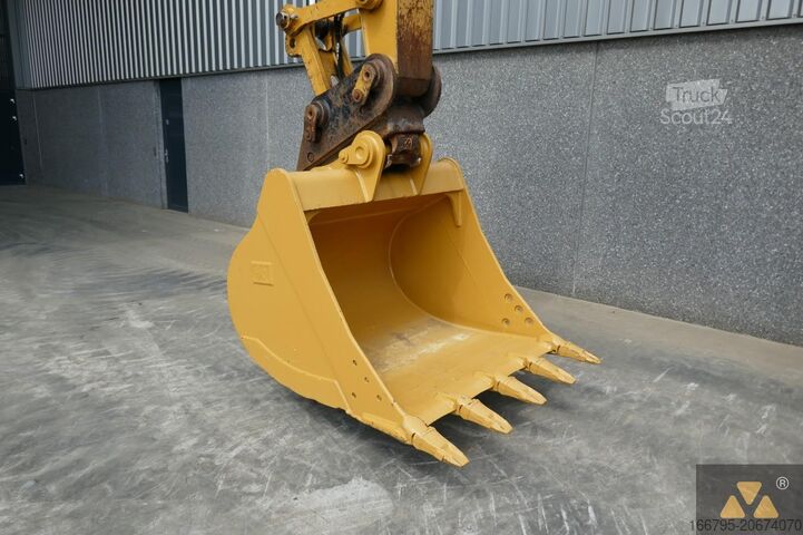 Tela-alustainen kaivinkone Caterpillar 320FL