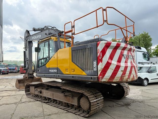 Excavatrice à chaînes VOLVO EC 250EL Excavator Hammerline Quick Coupler