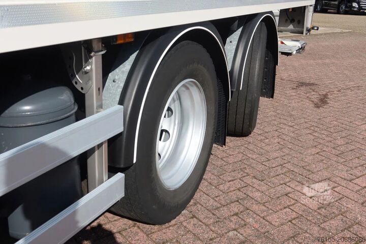 Koffer DAF CF 340 FAN 6X2 Bakwagen + Klep 2500 KG