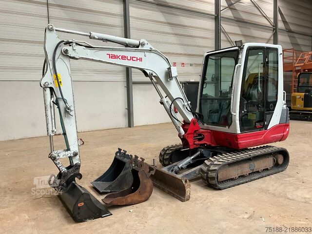 Mini-escavadora Takeuchi TB 235
