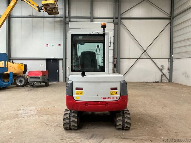 Mini-escavadora Takeuchi TB 235
