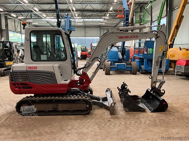 Mini-escavadora Takeuchi TB 235