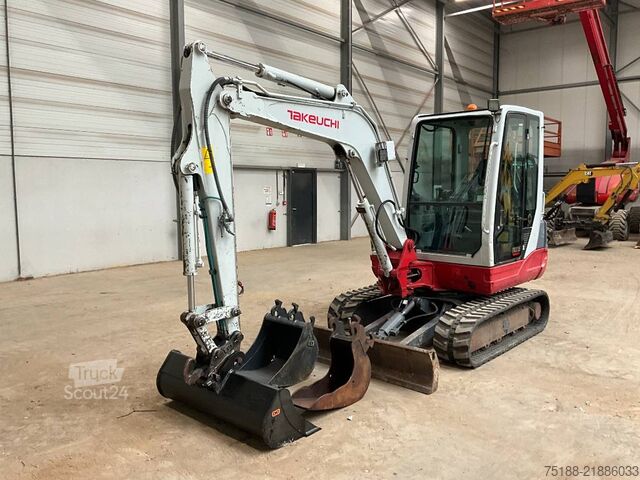 Mini-escavadora Takeuchi TB 235