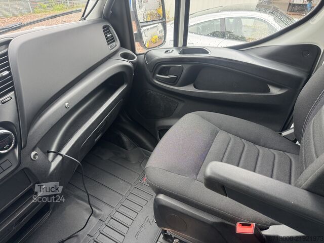 Vehicul de tractare Iveco Daily 65C15 Abschleppwagen Haken Doka