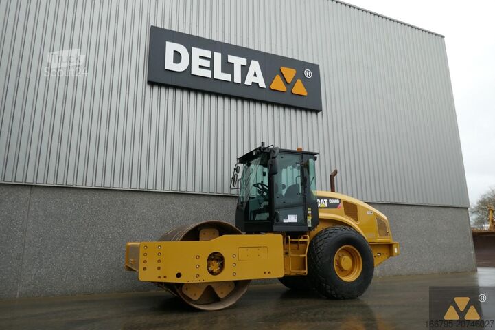 Enkele wals Caterpillar CS68B