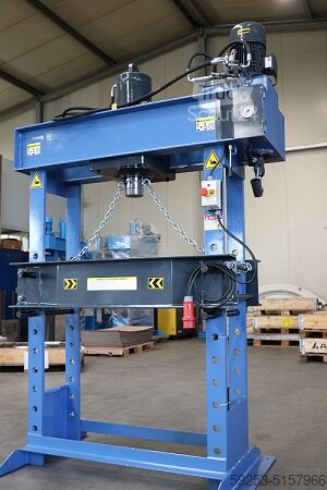 Jacobsen Nutzfahrzeuge GmbH Jacobsen Nutzfahrzeuge GmbH Jacobsen Nutzfahrzeuge GmbH