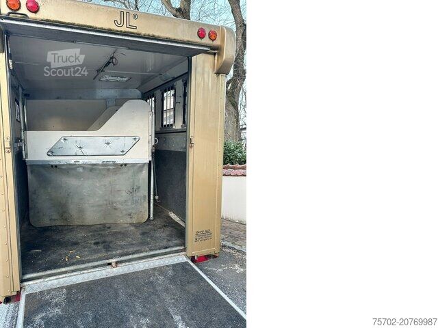 Livestock trailer Steinsberger 3-Pferdeanhänger mit Wohnung