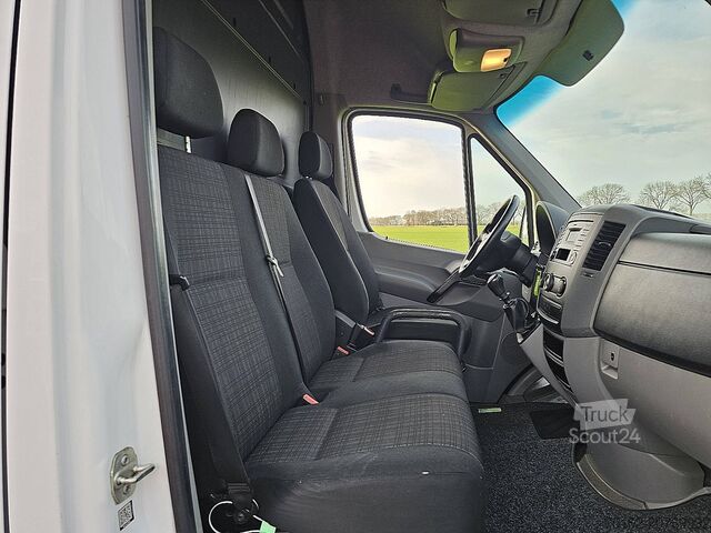 Bestelauto MERCEDES-BENZ SPRINTER 210
