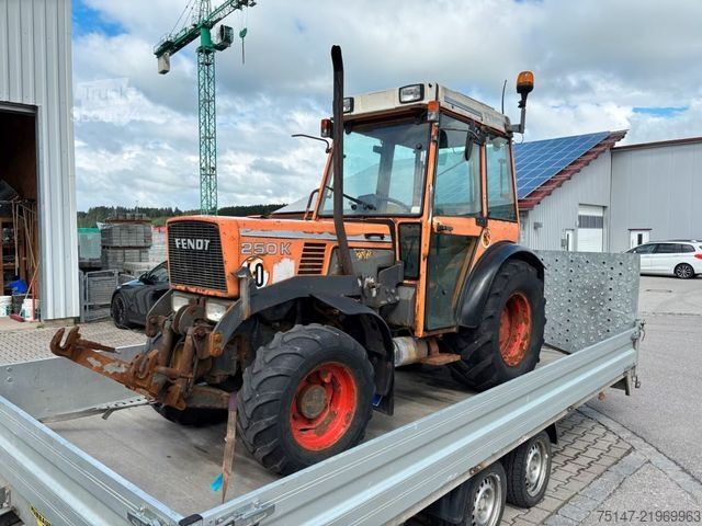 Overig FENDT 250KA 250V Schmalspurschlepper Allrad Kabine