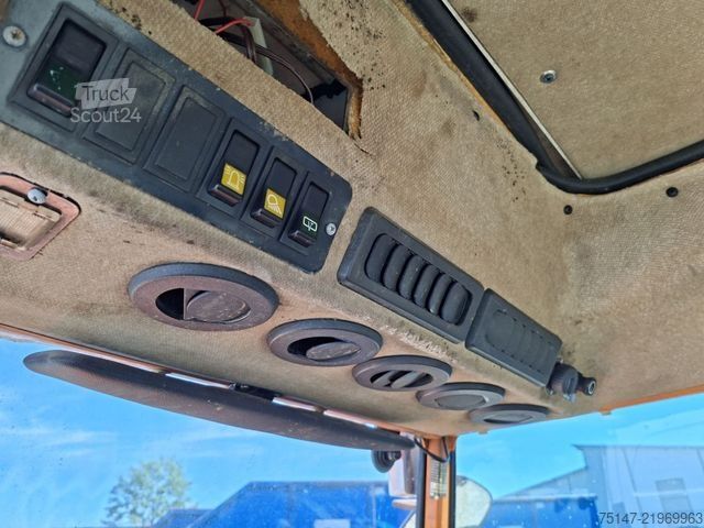 Altro FENDT 250KA 250V Schmalspurschlepper Allrad Kabine