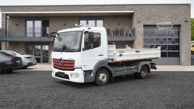 Benne tri-benne MERCEDES-BENZ Atego 823 Dreiseitenkipper Kipper Meiller
