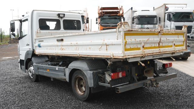 Benne tri-benne MERCEDES-BENZ Atego 823 Dreiseitenkipper Kipper Meiller