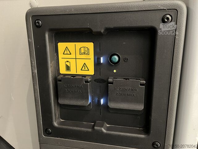 Ploščati dostavnik Ford E-Transit 350 L2H2 Trend 68 kWh 184 PK / 100% E...