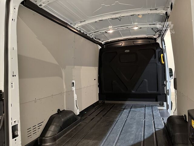 Ploščati dostavnik Ford E-Transit 350 L2H2 Trend 68 kWh 184 PK / 100% E...