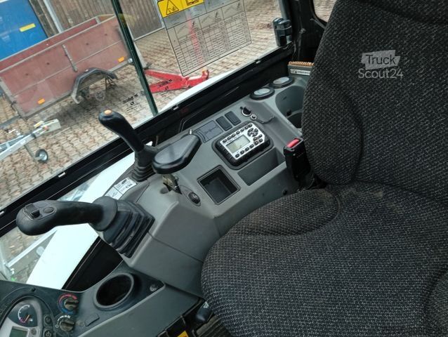 Mini-excavator BOBCAT E35 z