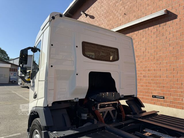 Üst yapısız kamyon Designwerk Mid Cab 6x2R 340 kWh