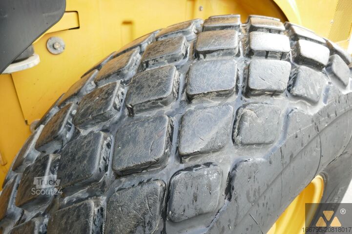 Role cu un singur tambur Caterpillar CS66B