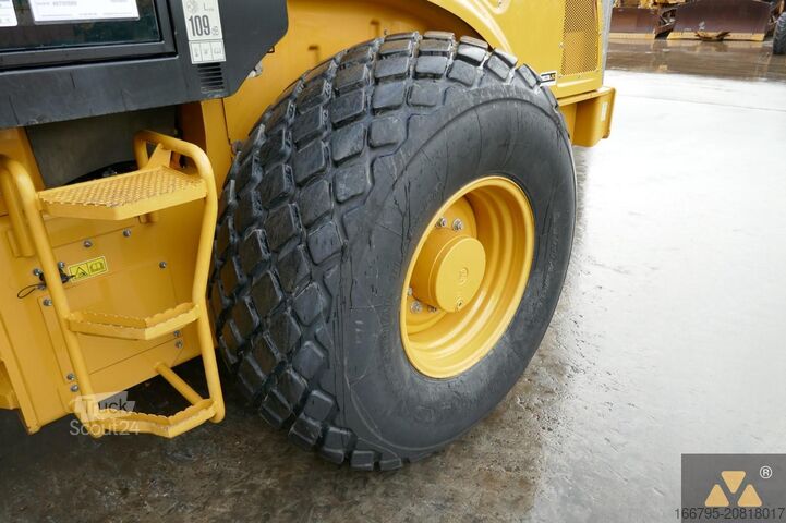 Role cu un singur tambur Caterpillar CS66B