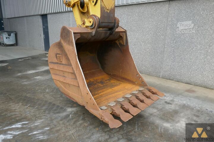 Excavator pe șenile Caterpillar 336