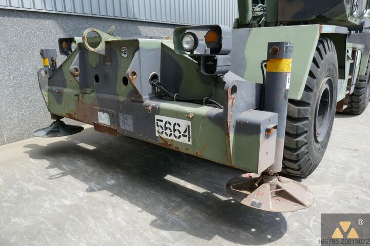 Kravas celtnis skarbam apvidum Grove RT875 Ex-army