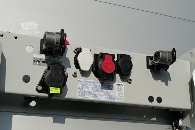 Semi-remorque fourgon SCHMITZ CARGOBULL SBO 18 / ROLLTOR / ZURRLEISTE / LIFTACHSE NEU !