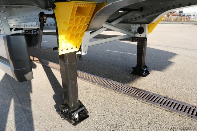 Semi-remorque fourgon SCHMITZ CARGOBULL SBO 18 / ROLLTOR / ZURRLEISTE / LIFTACHSE NEU !