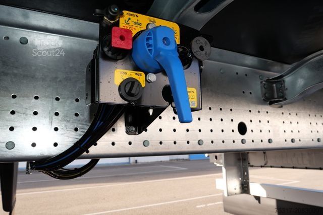 Semi-remorque fourgon SCHMITZ CARGOBULL SBO 18 / ROLLTOR / ZURRLEISTE / LIFTACHSE NEU !