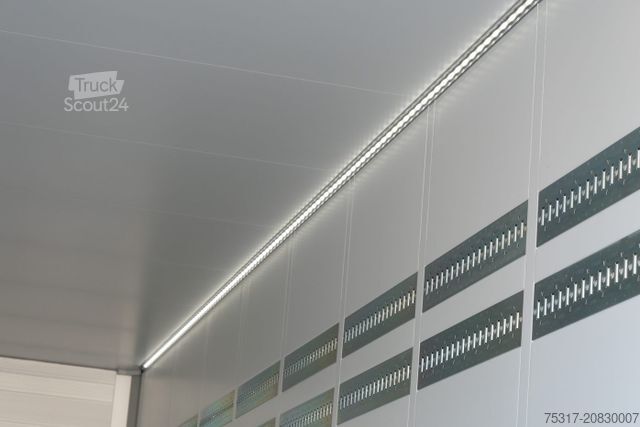 Semi-remorque fourgon SCHMITZ CARGOBULL SBO 18 / ROLLTOR / ZURRLEISTE / LIFTACHSE NEU !