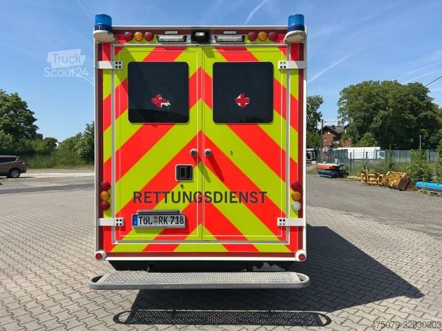 Feuerwehrfahrzeug MERCEDES-BENZ Sprinter 519 / 4x4 / RTW / WAS / Trage