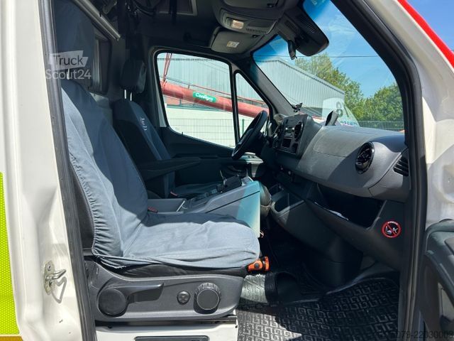 Feuerwehrfahrzeug MERCEDES-BENZ Sprinter 519 / 4x4 / RTW / WAS / Trage