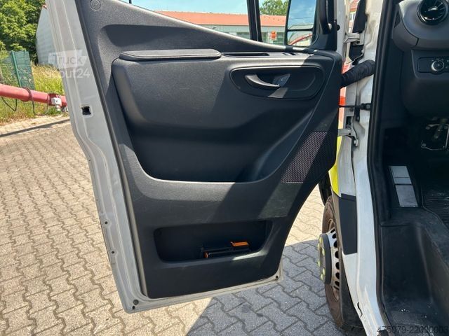 Feuerwehrfahrzeug MERCEDES-BENZ Sprinter 519 / 4x4 / RTW / WAS / Trage