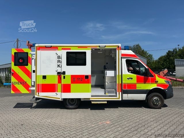 Feuerwehrfahrzeug MERCEDES-BENZ Sprinter 519 / 4x4 / RTW / WAS / Trage