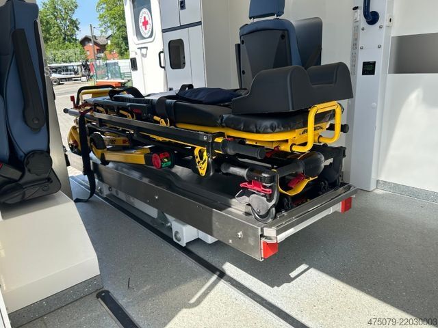 Feuerwehrfahrzeug MERCEDES-BENZ Sprinter 519 / 4x4 / RTW / WAS / Trage